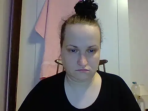 Snapshot of _squirty_cum_lady_ chatting on March 17, 2025, 10:28 pm  squirty cum lady  online show from March 17, 2025, 10:28 pm
