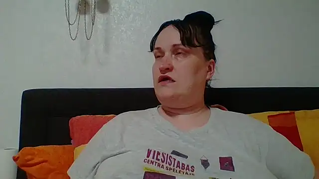  squirty cum lady  online show from June 17, 2026, 8:21 pm