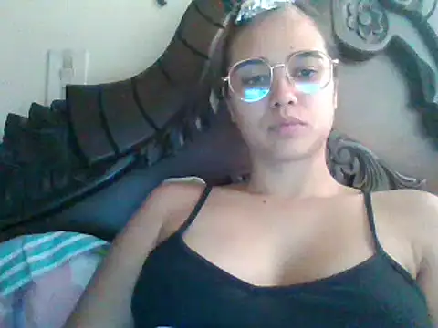 Snapshot of trianabell chatting on December 21, 2024, 3:31 pm trianabell online show from December 21, 2024, 3:31 pm