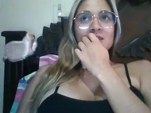 Snapshot of trianabell chatting on December 21, 2024, 7:16 pm trianabell online show from December 21, 2024, 7:16 pm