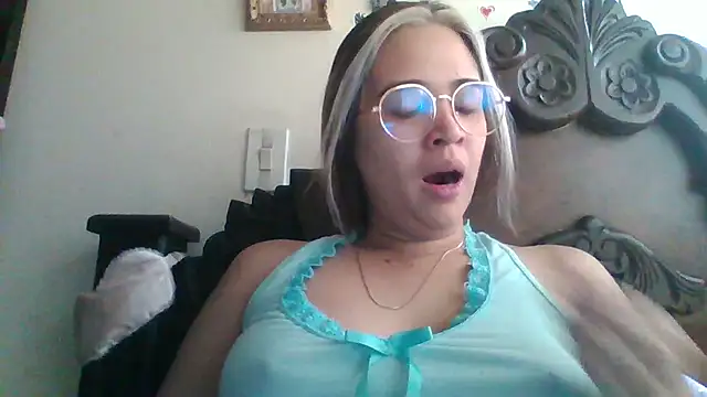 Snapshot of trianabell chatting on December 26, 2024, 3:53 pm trianabell online show from December 26, 2024, 3:53 pm