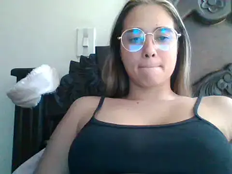 Snapshot of trianabell chatting on January 13, 2025, 7:31 pm trianabell online show from January 13, 2025, 7:31 pm