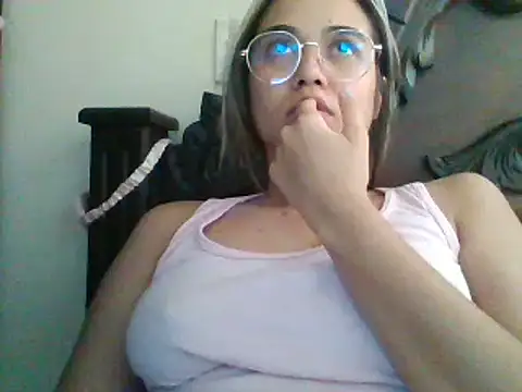 Snapshot of trianabell chatting on January 17, 2025, 6:23 pm trianabell online show from January 17, 2025, 6:23 pm