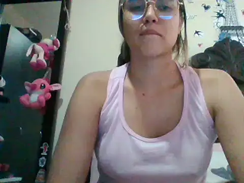 Snapshot of trianabell chatting on January 17, 2025, 9:28 pm trianabell online show from January 17, 2025, 9:28 pm