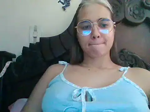 Snapshot of trianabell chatting on January 26, 2025, 4:51 pm trianabell online show from January 26, 2025, 4:51 pm