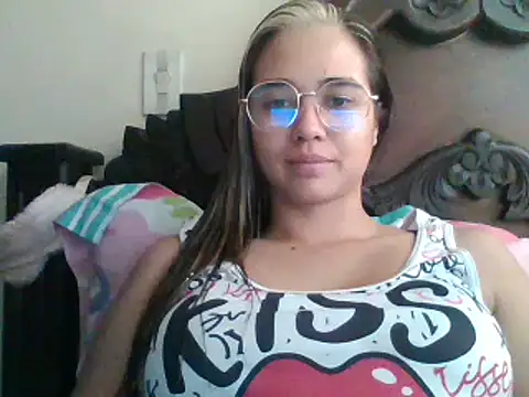 Snapshot of trianabell chatting on January 28, 2025, 5:35 pm trianabell online show from January 28, 2025, 5:35 pm