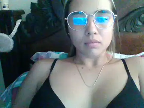 Snapshot of trianabell chatting on February 3, 2025, 7:52 pm trianabell online show from February 3, 2025, 7:52 pm