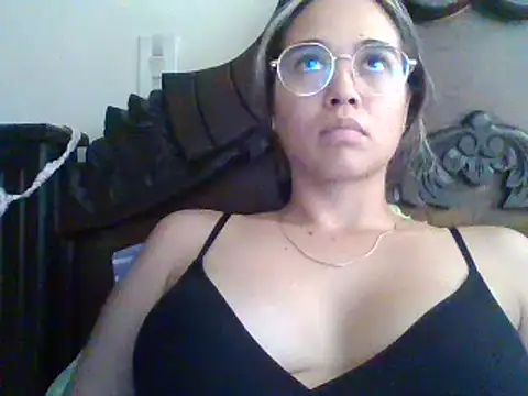 Snapshot of trianabell chatting on February 5, 2025, 7:31 pm trianabell online show from February 5, 2025, 7:31 pm