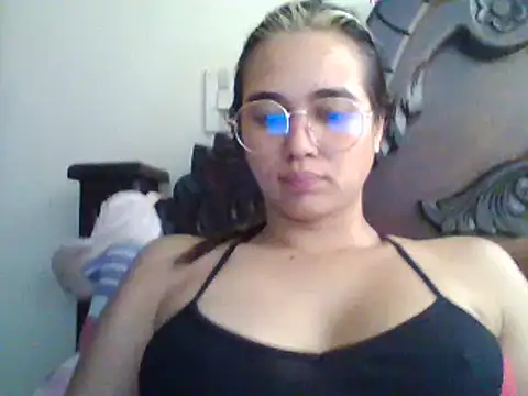 Snapshot of trianabell chatting on February 8, 2025, 5:18 pm trianabell online show from February 8, 2025, 5:18 pm