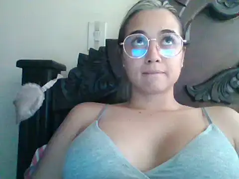 Snapshot of trianabell chatting on February 10, 2025, 5:19 pm trianabell online show from February 10, 2025, 5:19 pm