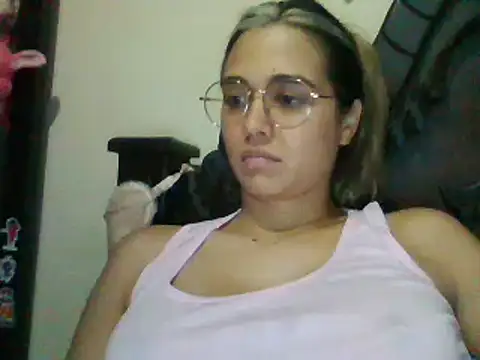 Snapshot of trianabell chatting on February 11, 2025, 12:49 am trianabell online show from February 11, 2025, 12:49 am