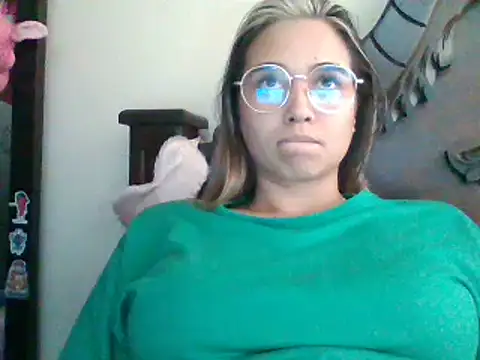 Snapshot of trianabell chatting on February 11, 2025, 7:48 pm trianabell online show from February 11, 2025, 7:48 pm