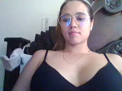 Snapshot of trianabell chatting on February 18, 2025, 9:09 pm trianabell online show from February 18, 2025, 9:09 pm