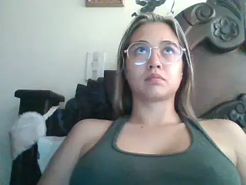 Snapshot of trianabell chatting on February 25, 2025, 4:21 pm trianabell online show from February 25, 2025, 4:21 pm