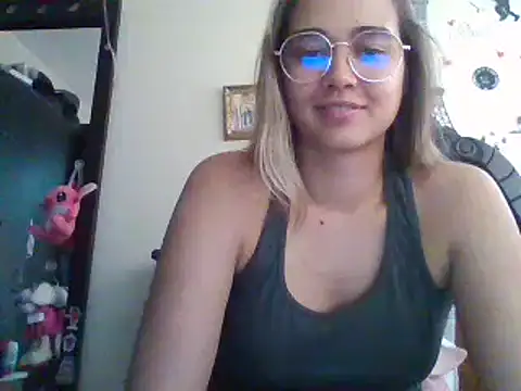 Snapshot of trianabell chatting on February 25, 2025, 7:25 pm trianabell online show from February 25, 2025, 7:25 pm