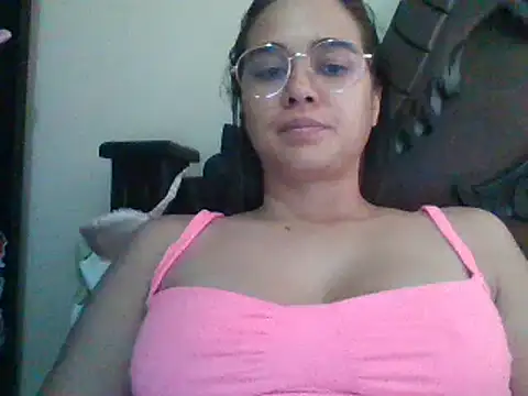 Snapshot of trianabell chatting on February 26, 2025, 5:39 pm trianabell online show from February 26, 2025, 5:39 pm