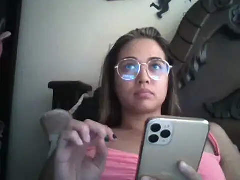 Snapshot of trianabell chatting on February 26, 2025, 9:16 pm trianabell online show from February 26, 2025, 9:16 pm