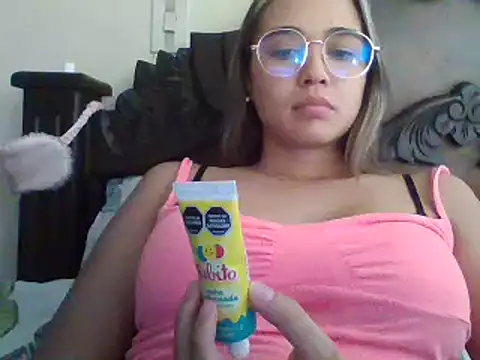 Snapshot of trianabell chatting on February 27, 2025, 7:26 pm trianabell online show from February 27, 2025, 7:26 pm