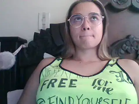 Snapshot of trianabell chatting on February 28, 2025, 5:48 pm trianabell online show from February 28, 2025, 5:48 pm