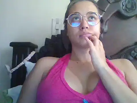 Snapshot of trianabell chatting on March 4, 2025, 4:41 pm trianabell online show from March 4, 2025, 4:41 pm