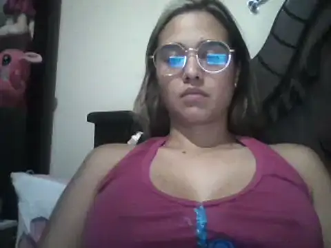 Snapshot of trianabell chatting on March 5, 2025, 2:57 am trianabell online show from March 5, 2025, 2:57 am