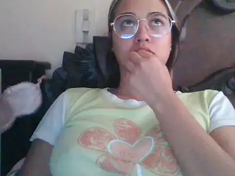 Snapshot of trianabell chatting on March 9, 2025, 3:49 pm trianabell online show from March 9, 2025, 3:49 pm