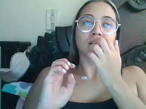 Snapshot of trianabell chatting on March 18, 2025, 4:59 pm trianabell online show from March 18, 2025, 4:59 pm