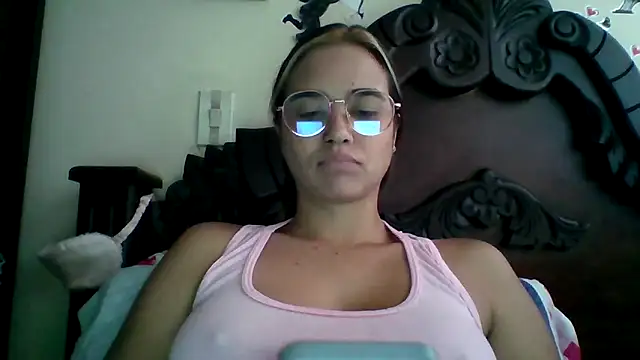 Snapshot of trianabell chatting on September 8, 2025, 4:39 pm trianabell online show from September 8, 2025, 4:39 pm