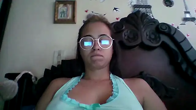 Snapshot of trianabell chatting on September 15, 2025, 3:23 pm trianabell online show from September 15, 2025, 3:23 pm