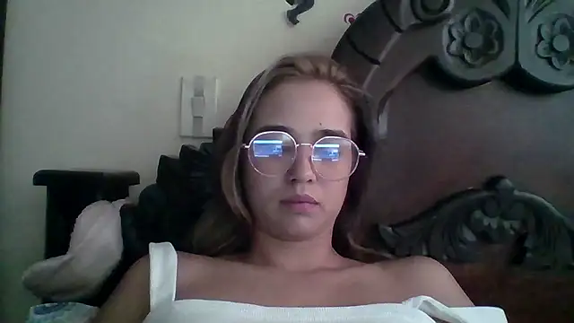 Snapshot of trianabell chatting on October 3, 2025, 4:48 pm trianabell online show from October 3, 2025, 4:48 pm