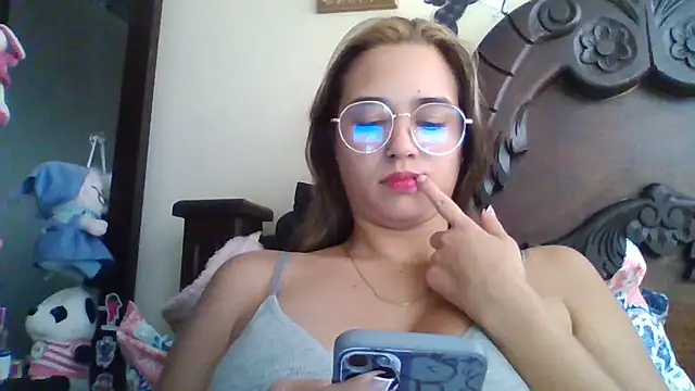 Snapshot of trianabell chatting on October 10, 2025, 8:30 pm trianabell online show from October 10, 2025, 8:30 pm