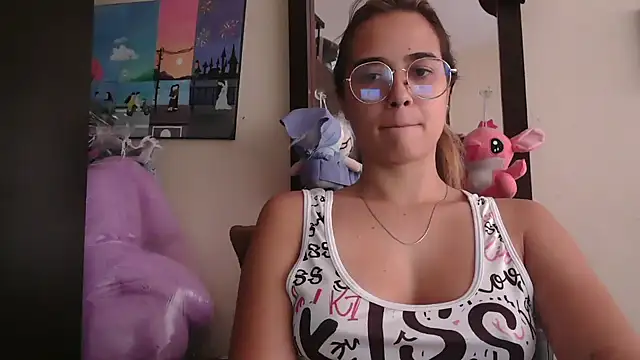 Snapshot of trianabell chatting on April 18, 2026, 4:33 pm trianabell online show from April 18, 2026, 4:33 pm