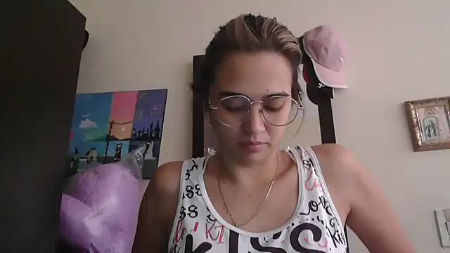 Snapshot of trianabell chatting on April 20, 2026, 4:10 pm trianabell online show from April 20, 2026, 4:10 pm