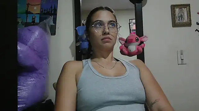 Snapshot of trianabell chatting on April 21, 2026, 2:26 am trianabell online show from April 21, 2026, 2:26 am