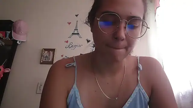 Snapshot of trianabell chatting on April 23, 2026, 4:42 pm trianabell online show from April 23, 2026, 4:42 pm
