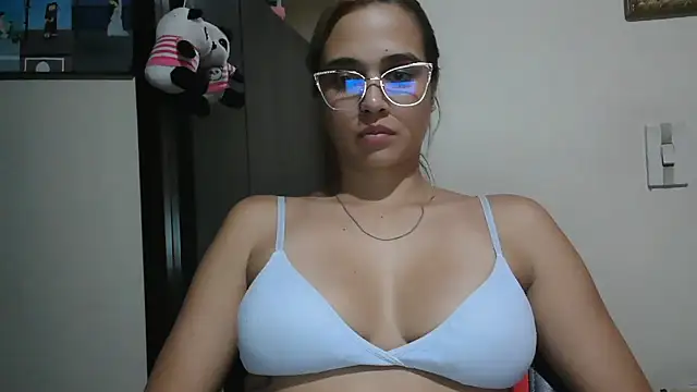 trianabell online show from July 2, 2026, 3:23 am