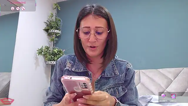 Snapshot of SharisWillian chatting on January 18, 2025, 1:40 pm SharisWillian online show from January 18, 2025, 1:40 pm