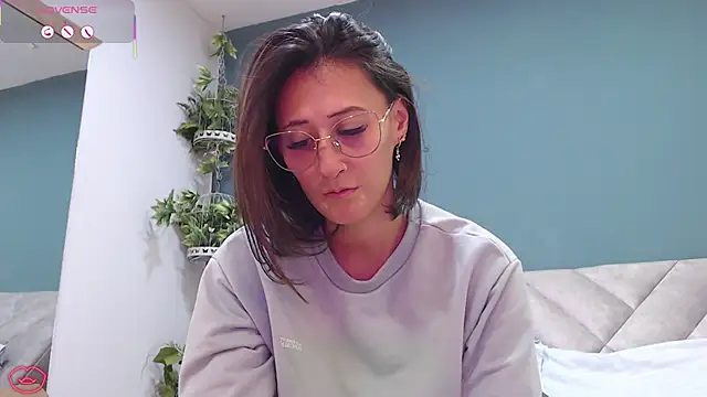 Snapshot of SharisWillian chatting on January 23, 2025, 4:30 am SharisWillian online show from January 23, 2025, 4:30 am