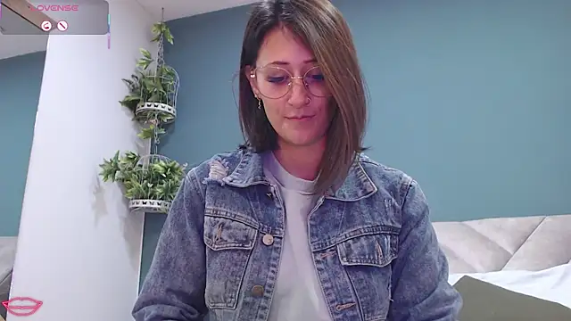 Snapshot of SharisWillian chatting on January 29, 2025, 3:44 am SharisWillian online show from January 29, 2025, 3:44 am