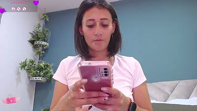 Snapshot of SharisWillian chatting on February 8, 2025, 3:08 am SharisWillian online show from February 8, 2025, 3:08 am