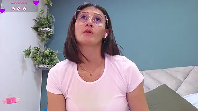 Snapshot of SharisWillian chatting on February 8, 2025, 12:17 pm SharisWillian online show from February 8, 2025, 12:17 pm