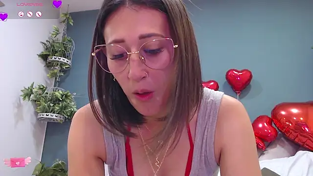 Snapshot of SharisWillian chatting on February 14, 2025, 5:19 am SharisWillian online show from February 14, 2025, 5:19 am