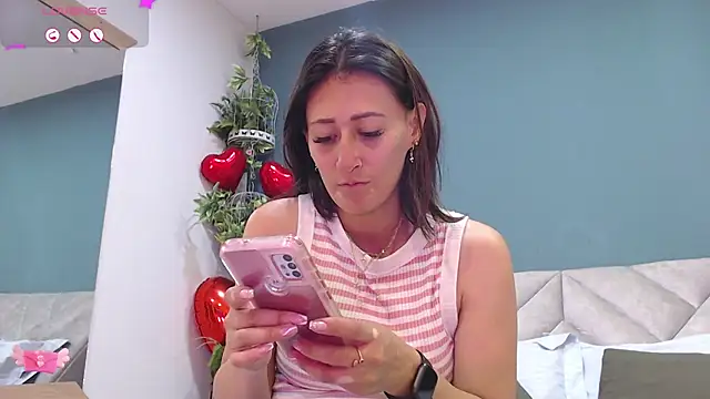Snapshot of SharisWillian chatting on February 27, 2025, 3:36 am SharisWillian online show from February 27, 2025, 3:36 am