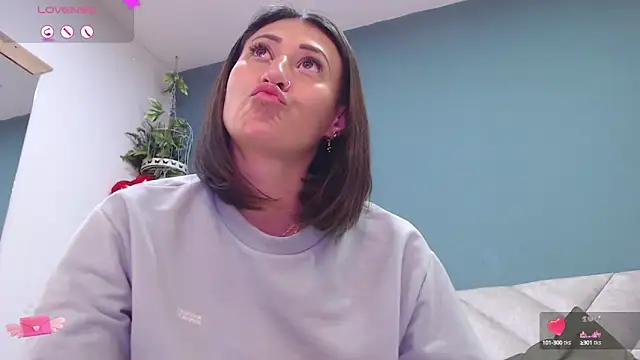 Snapshot of SharisWillian chatting on March 1, 2025, 10:34 am SharisWillian online show from March 1, 2025, 10:34 am