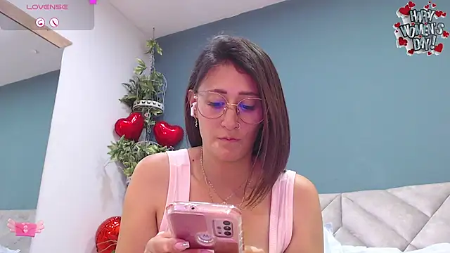 Snapshot of SharisWillian chatting on March 8, 2025, 7:16 am SharisWillian online show from March 8, 2025, 7:16 am