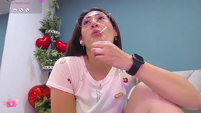 Snapshot of SharisWillian chatting on March 11, 2025, 7:15 am SharisWillian online show from March 11, 2025, 7:15 am