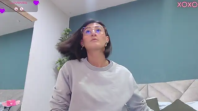 Snapshot of SharisWillian chatting on September 23, 2025, 3:53 am SharisWillian online show from September 23, 2025, 3:53 am