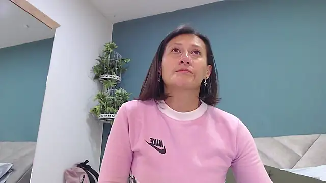 Snapshot of SharisWillian chatting on October 7, 2025, 3:47 am SharisWillian online show from October 7, 2025, 3:47 am
