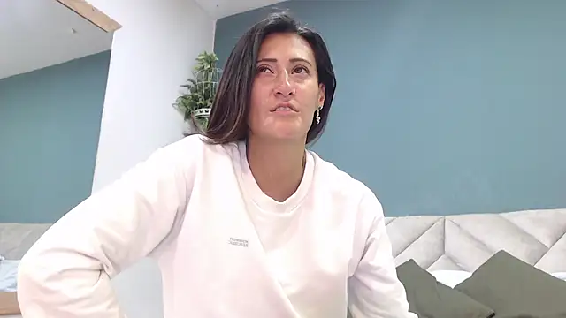 Snapshot of SharisWillian chatting on October 8, 2025, 3:48 am SharisWillian online show from October 8, 2025, 3:48 am