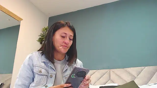 Snapshot of SharisWillian chatting on February 11, 2026, 3:55 am SharisWillian online show from February 11, 2026, 3:55 am